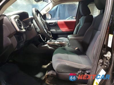 Zdjęcie 7 z 11 samochodu: 2019 TOYOTA TACOMA SR5 VIN:5TFSX5EN5KX066091 - miniatura