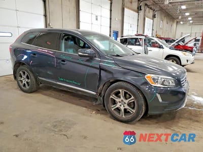 Czwarte zdjęcie samochodu z boku: 2014 VOLVO XC60 T6 VIN:YV4902DZ3E2544111 - miniatura