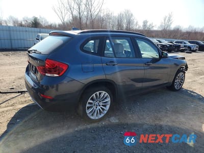 Trzecie zdjęcie samochodu z tyłu: 2015 BMW X1 XDRIVE28I VIN:WBAVL1C50FVY29508 - miniatura