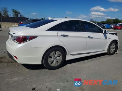 Trzecie zdjęcie samochodu z tyłu: 2015 HYUNDAI SONATA HYBRID BASE VIN:KMHEC4A43FA133517 - miniatura