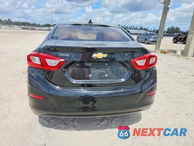 Zdjęcie 6 z 11 samochodu: 2018 CHEVROLET CRUZE LS VIN:1G1BC5SMXJ7127630 - miniatura