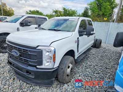 Drugie zdjęcie samochodu z przodu: 2025 FORD F350 SUPER DUTY TRUCK CAB AND CHASSIS VIN:1FD8W3HT4SEC86275 - miniatura