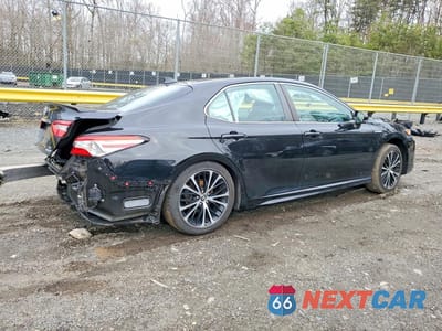 Trzecie zdjęcie samochodu z tyłu: 2020 TOYOTA CAMRY HYBRID SE VIN:4T1J31AK8LU530534 - miniatura