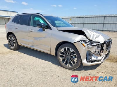 Czwarte zdjęcie samochodu z boku: 2026 VOLVO XC60 PLUS VIN:YV4M12RC1T1403164 - miniatura