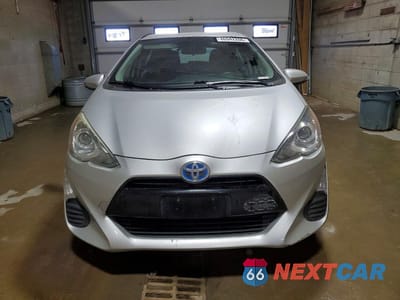 Piąte zdjęcie samochodu w środku: 2016 TOYOTA PRIUS C TWO VIN:JTDKDTB3XG1118454 - miniatura
