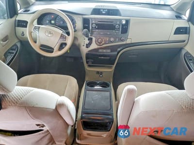 Zdjęcie 8 z 12 samochodu: 2012 TOYOTA SIENNA LE 8-PASSENGER VIN:5TDKK3DC4CS181520 - miniatura