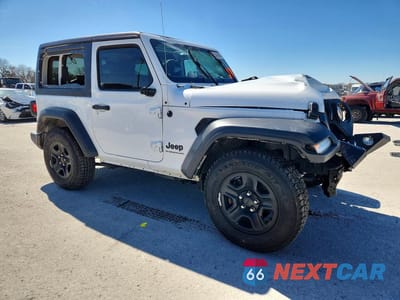Czwarte zdjęcie samochodu z boku: 2023 JEEP WRANGLER SPORT VIN:1C4HJXAGXPW659828 - miniatura