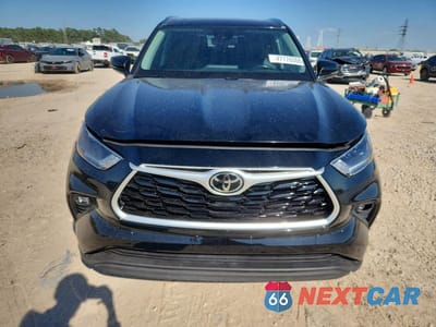 Piąte zdjęcie samochodu w środku: 2021 TOYOTA HIGHLANDER XLE VIN:5TDGZRBH3MS536326 - miniatura