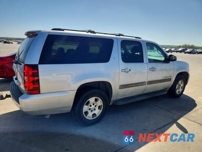 Trzecie zdjęcie samochodu z tyłu: 2014 CHEVROLET SUBURBAN C1500 LT VIN:1GNSCJE06ER200972 - miniatura