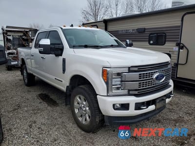 Czwarte zdjęcie samochodu z boku: 2019 FORD F350 SUPER DUTY VIN:1FT8W3BT7KEG37774 - miniatura