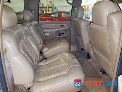 Zdjęcie 11 z 13 samochodu: 2000 CHEV SUBURBAN VIN:3GNFK16T4YG148422 - miniatura