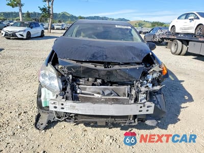 Piąte zdjęcie samochodu w środku: 2013 TOYOTA PRIUS TWO VIN:JTDKN3DU1D0343480 - miniatura