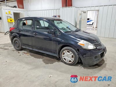 Czwarte zdjęcie samochodu z boku: 2011 NISSAN VERSA 1.8 S VIN:3N1BC1CP1BL441563 - miniatura