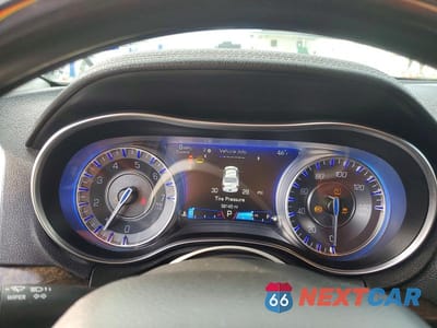 Zdjęcie 9 z 12 samochodu: 2016 CHRYSLER 300C VIN:2C3CCAEG5GH357975 - miniatura