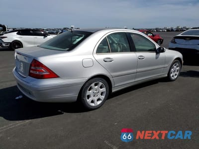 Trzecie zdjęcie samochodu z tyłu: 2005 MERCEDES-BENZ C 240 VIN:WDBRF61J75F558463 - miniatura