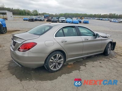 Trzecie zdjęcie samochodu z tyłu: 2019 MERCEDES-BENZ C 300 VIN:55SWF8DB9KU319032 - miniatura