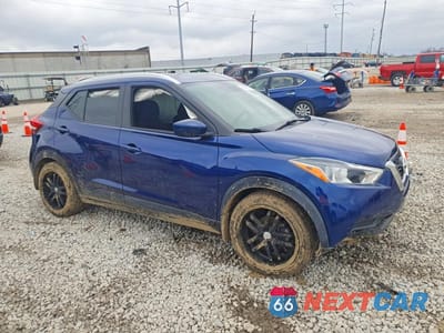 Czwarte zdjęcie samochodu z boku: 2020 NISSAN KICKS SV VIN:3N1CP5CV3LL578584 - miniatura