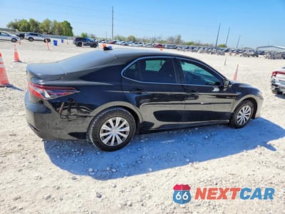 Trzecie zdjęcie samochodu z tyłu: 2021 TOYOTA CAMRY HYBRID LE VIN:4T1C31AKXMU565263 - miniatura