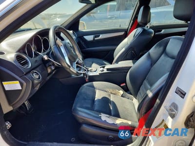Zdjęcie 7 z 12 samochodu: 2013 MERCEDES-BENZ C 250 VIN:WDDGF4HB2DR257887 - miniatura