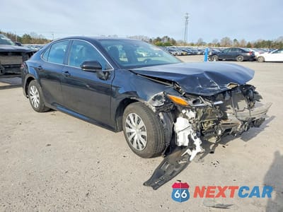 Czwarte zdjęcie samochodu z boku: 2022 TOYOTA CAMRY HYBRID LE VIN:4T1C31AK6NU580876 - miniatura