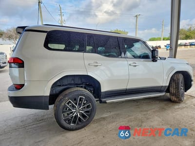 Trzecie zdjęcie samochodu z tyłu: 2025 LEXUS GX 550 PREMIUM+ VIN:JTJTBCDX5S5063839 - miniatura