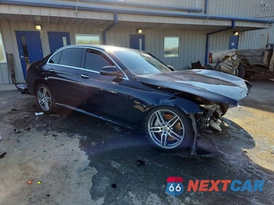 Czwarte zdjęcie samochodu z boku: 2019 MERCEDES-BENZ E 300 VIN:WDDZF4JBXKA574444 - miniatura