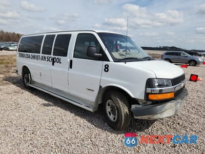 Czwarte zdjęcie samochodu z boku: 2003 CHEVROLET EXPRESS G3500 VIN:1GAHG39U631215220 - miniatura