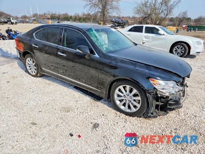 Czwarte zdjęcie samochodu z boku: 2012 LEXUS LS 460 BASE VIN:JTHCL5EF1C5014297 - miniatura