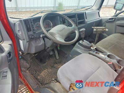 Zdjęcie 8 z 12 samochodu: 2020 ISUZU NPR HD FLATBED TRUCK VIN:JALC4W168L7009949 - miniatura