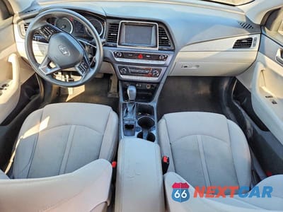 Zdjęcie 8 z 11 samochodu: 2018 HYUNDAI SONATA SE VIN:5NPE24AF8JH711976 - miniatura