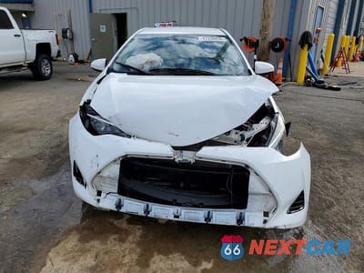 Piąte zdjęcie samochodu w środku: 2018 TOYOTA COROLLA LE VIN:5YFBURHE7JP744557 - miniatura