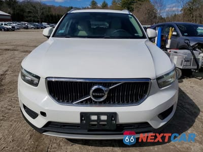Piąte zdjęcie samochodu w środku: 2020 VOLVO XC40 T4 MOMENTUM VIN:YV4AC2HK8L2264988 - miniatura