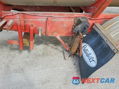 Piąte zdjęcie samochodu w środku: 1981 POLAR TANK TRAILER VIN:1PMS14124B1005515 - miniatura