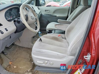 Zdjęcie 7 z 13 samochodu: 2014 TOYOTA SIENNA LE 8-PASSENGER VIN:5TDKK3DC6ES483541 - miniatura