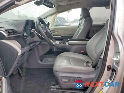 Zdjęcie 7 z 13 samochodu: 2021 TOYOTA SIENNA XLE 7-PASSENGER VIN:5TDYRKEC0MS058359 - miniatura