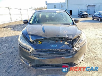 Piąte zdjęcie samochodu w środku: 2018 FORD FOCUS SE VIN:1FADP3FE4JL215193 - miniatura