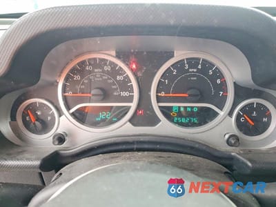 Zdjęcie 9 z 11 samochodu: 2010 JEEP WRANGLER UNLIMITED SAHARA VIN:1J4BA5H16AL101702 - miniatura