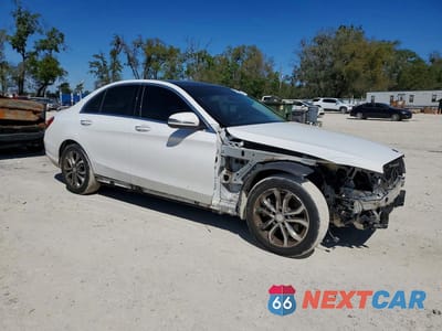 Czwarte zdjęcie samochodu z boku: 2016 MERCEDES-BENZ C 300 4MATIC VIN:55SWF4KB6GU175121 - miniatura