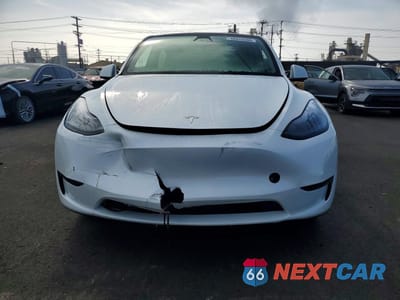 Piąte zdjęcie samochodu w środku: 2025 TESLA MODEL Y VIN:7SAYGDED8SF270764 - miniatura