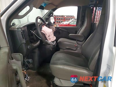 Zdjęcie 7 z 14 samochodu: 2022 CHEVROLET EXPRESS 2500 CARGO UTILITY / SERVICE VAN VIN:1GCWGAFP0N1223060 - miniatura