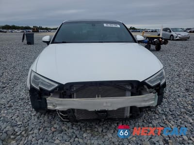 Piąte zdjęcie samochodu w środku: 2018 AUDI A3 PREMIUM VIN:WAUAUGFF9J1088827 - miniatura