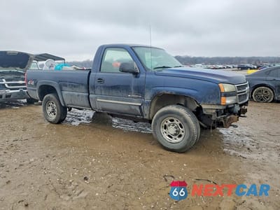 Czwarte zdjęcie samochodu z boku: 2005 CHEVROLET SILVERADO K2500 HEAVY DUTY VIN:1GCHK24235E285436 - miniatura
