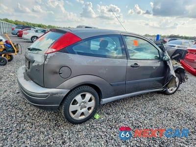 Trzecie zdjęcie samochodu z tyłu: 2002 FORD FOCUS ZX3 VIN:3FAFP31322R228672 - miniatura
