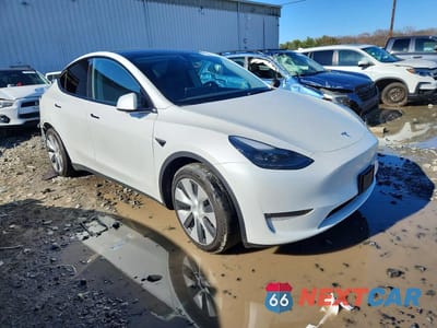 Czwarte zdjęcie samochodu z boku: 2023 TESLA MODEL Y VIN:7SAYGDEE5PF704526 - miniatura