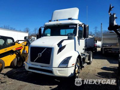 Drugie zdjęcie samochodu z przodu: 2019 VOLVO VNR SEMI TRUCK VIN:4V4W19DF1KN217898 - miniatura