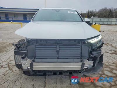 Piąte zdjęcie samochodu w środku: 2025 AUDI Q7 PRESTIGE VIN:WA1VVBF73SD021499 - miniatura