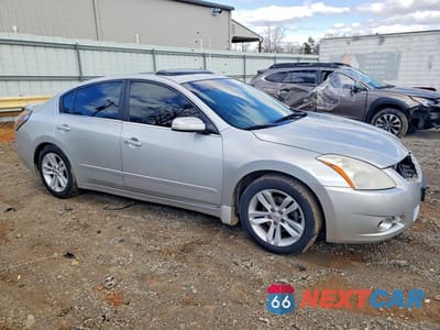 Czwarte zdjęcie samochodu z boku: 2011 NISSAN ALTIMA 3.5 SR VIN:1N4BL2AP7BN418543 - miniatura