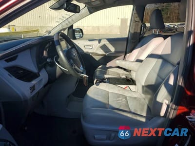 Zdjęcie 7 z 12 samochodu: 2019 TOYOTA SIENNA XLE PREMIUM 7-PASSENGER VIN:5TDDZ3DC9KS215356 - miniatura