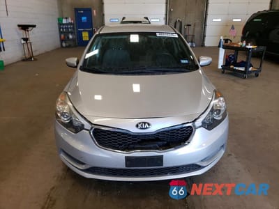 Piąte zdjęcie samochodu w środku: 2016 KIA FORTE LX VIN:KNAFK4A63G5487218 - miniatura
