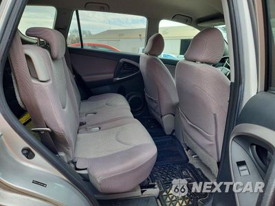 Zdjęcie 10 z 11 samochodu: 2006 TOYOTA RAV4 BASE VIN:JTMZD33V766008994 - miniatura